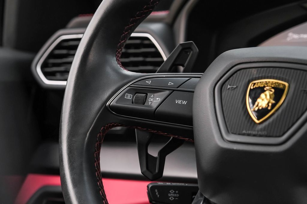 Used 2022 Lamborghini Urus AWD/4WD image 16