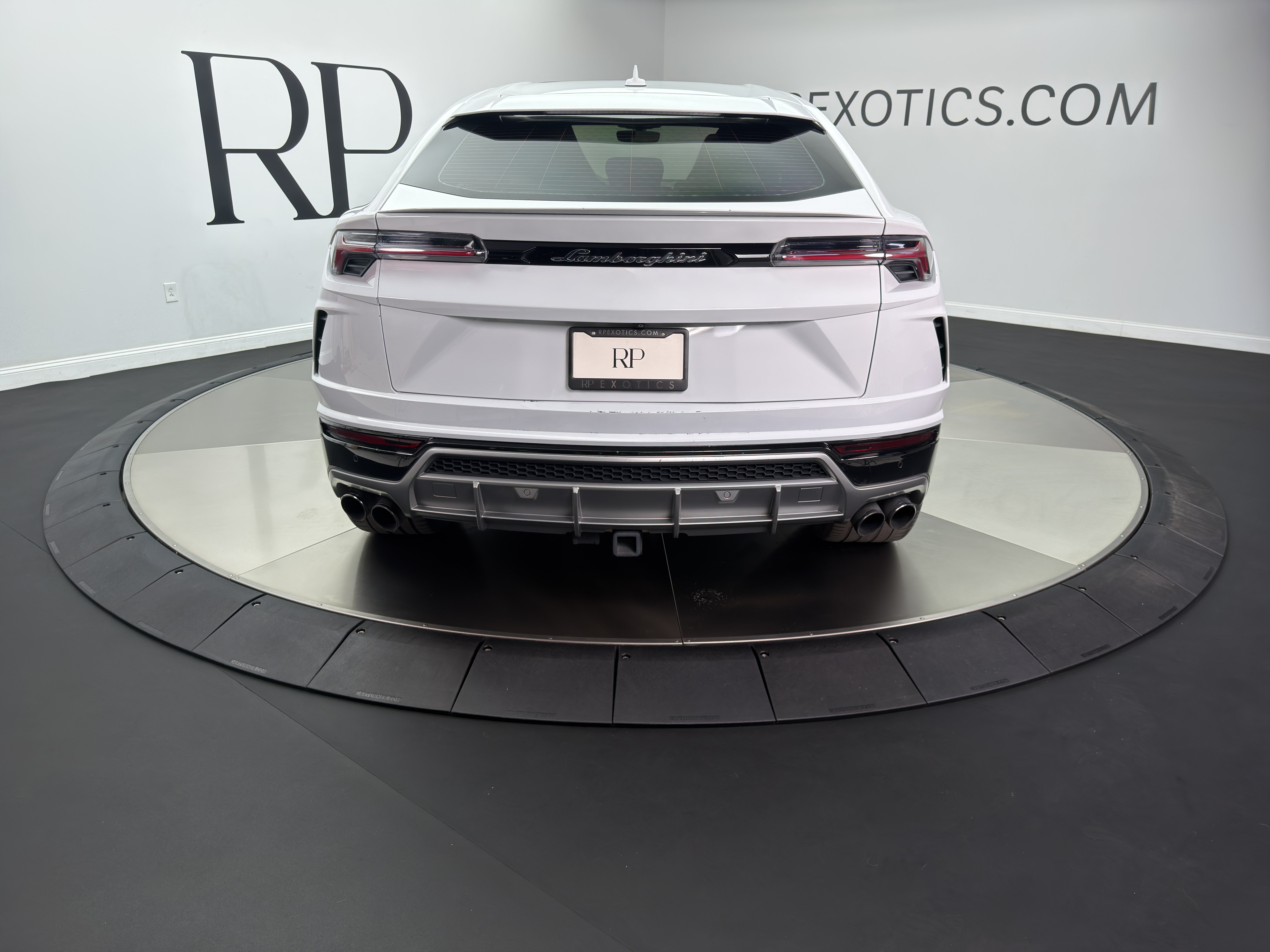 Used 2019 Lamborghini Urus AWD/4WD image 5