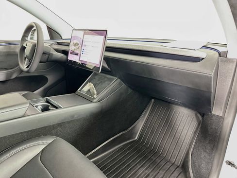 Used 2026 Tesla Model Y AWD image 29