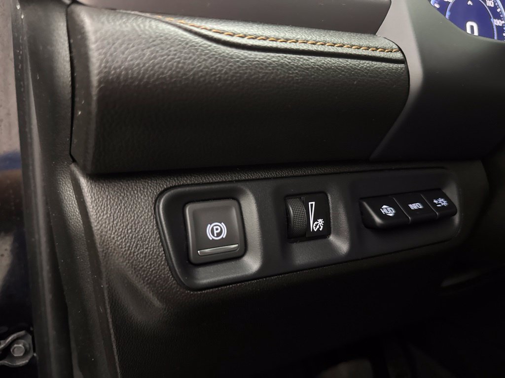 Used 2023 GMC Acadia AT4 w/ Technology Package AWD/4WD image 32