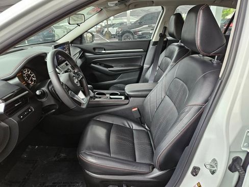 Used 2025 Nissan Altima 2.5 SR w/ SR Premium Package image 16