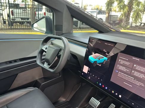 Used 2024 Tesla Cybertruck AWD Crew Cab image 12