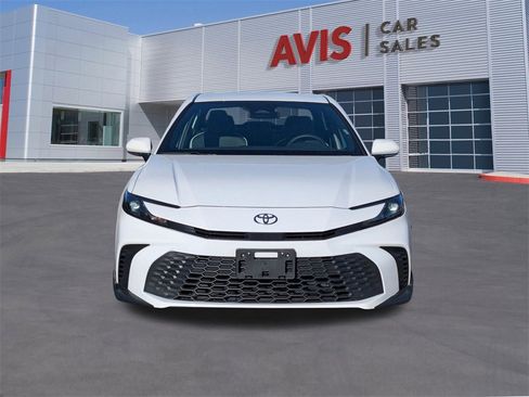 Used 2025 Toyota Camry SE image 10