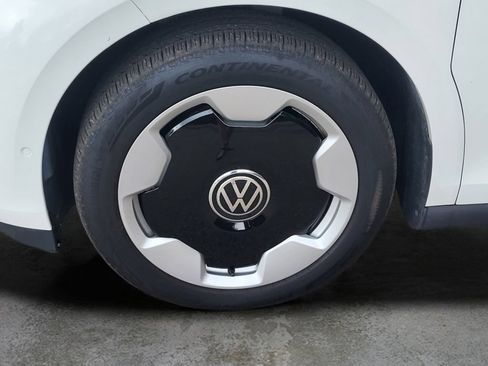 Used 2025 Volkswagen ID. Buzz Pro S RWD image 9