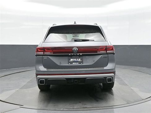 New 2026 Volkswagen Atlas Peak Edition image 6