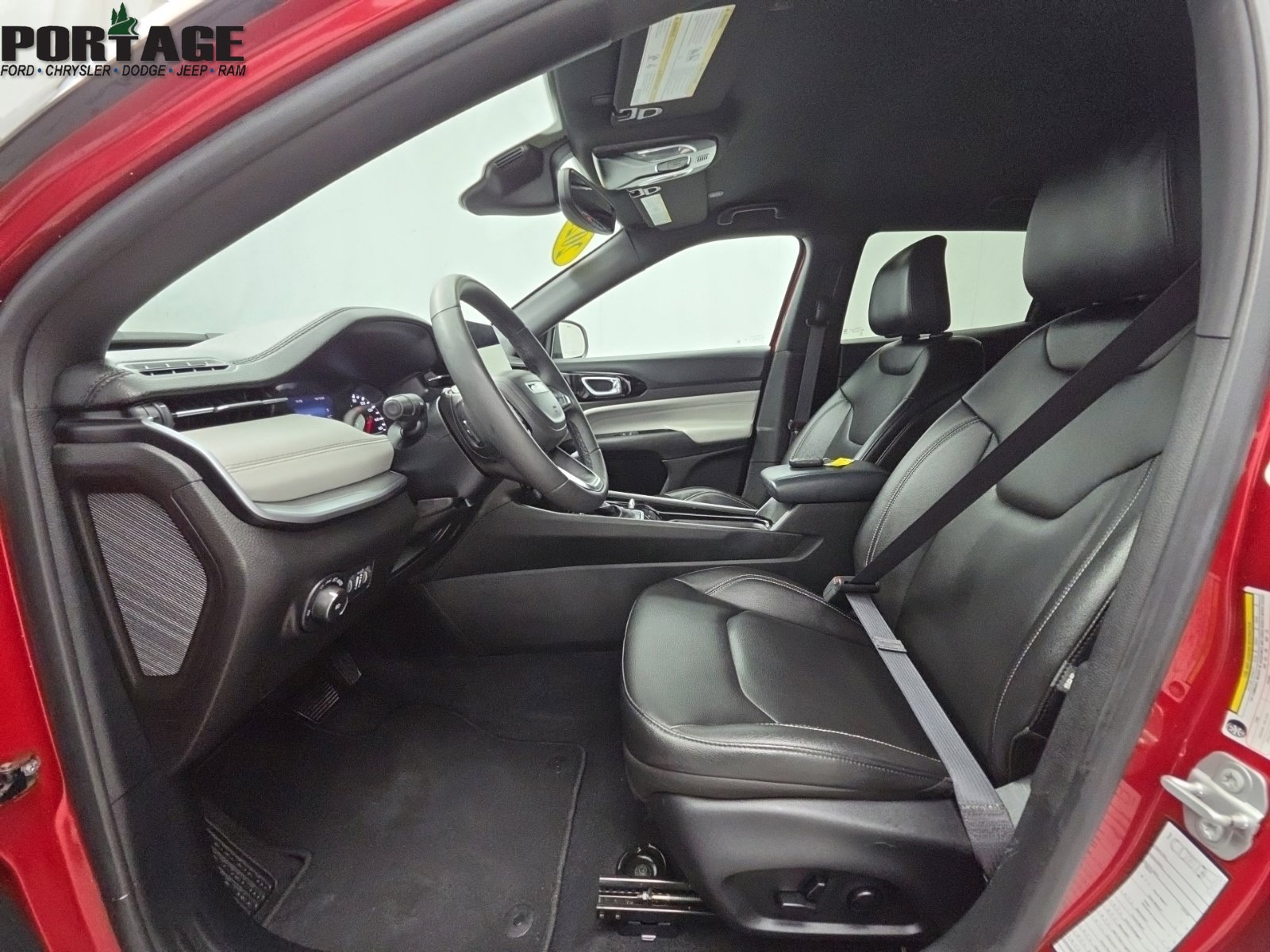Used 2025 Jeep Compass Limited AWD/4WD image 15