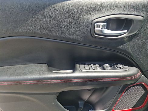 Used 2019 Jeep Compass Trailhawk w/ Cold Weather Group AWD/4WD image 12