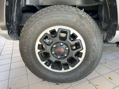 Used 2025 Toyota Tacoma TRD Off-Road image 29