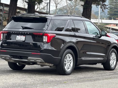 Used 2025 Ford Explorer Active w/ Active Comfort Package image 4