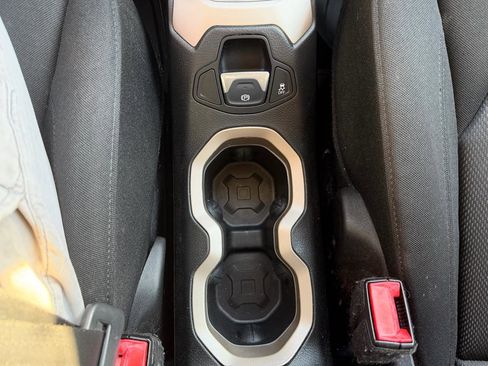 Used 2015 Jeep Renegade Latitude w/ Popular Equipment Group image 39