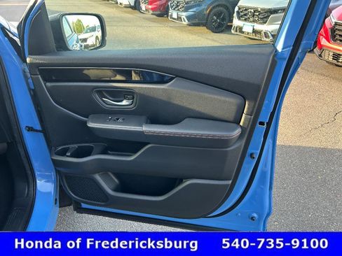 Certified 2025 Honda Pilot TrailSport image 13