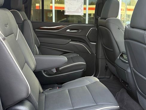 Used 2024 Cadillac Escalade ESV Premium Luxury image 21