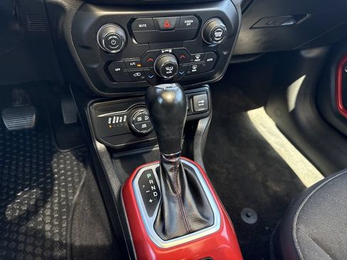 Used 2018 Jeep Renegade Trailhawk AWD/4WD image 24
