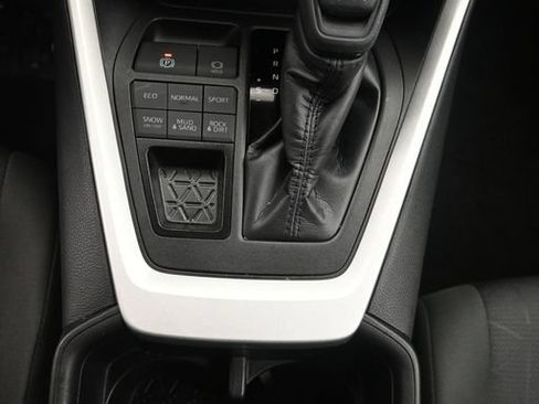 Used 2025 Toyota RAV4 XLE AWD/4WD image 20