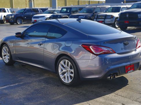 Used 2016 Hyundai Genesis 3.8 image 12