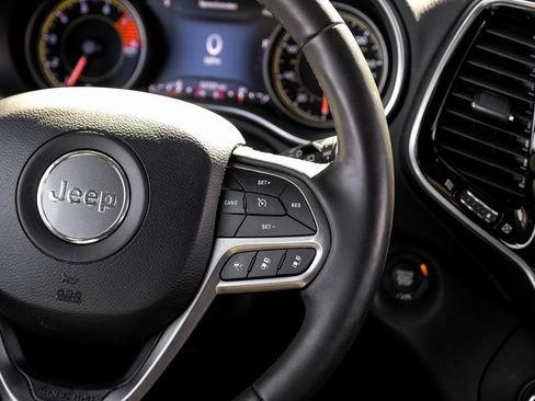 Used 2022 Jeep Cherokee Limited image 27