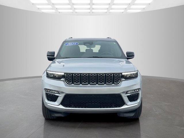 Used 2025 Jeep Grand Cherokee Summit AWD/4WD image 2