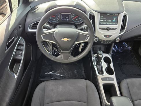 Used 2018 Chevrolet Cruze LS image 13