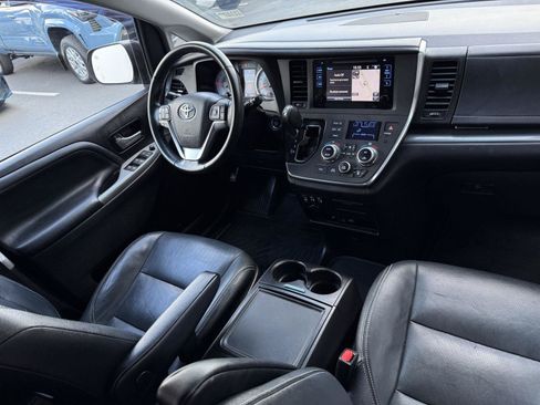 Used 2015 Toyota Sienna SE Premium FWD image 22