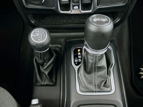 Used 2025 Jeep Wrangler Unlimited Sahara AWD/4WD image 23