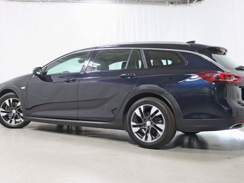 Used 2018 Buick Regal Preferred w/ Sights and Sounds Package AWD/4WD image 9