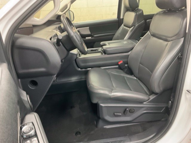Certified 2025 Ford Expedition Active AWD/4WD image 8