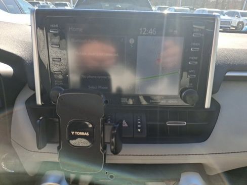 Used 2020 Toyota RAV4 Limited image 9