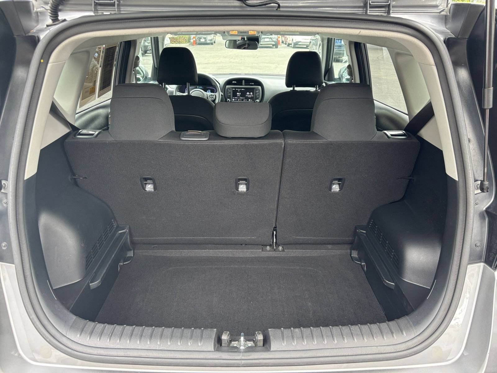 Used 2025 Kia Soul LX w/ LX Technology Package FWD image 28