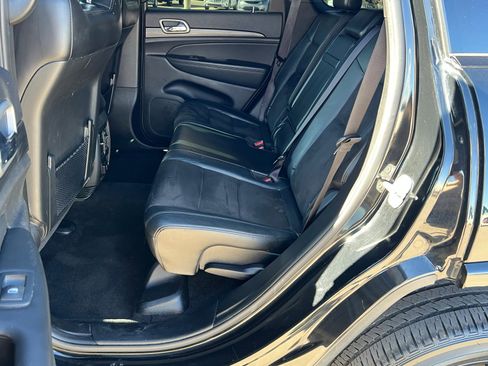 Used 2021 Jeep Grand Cherokee Laredo X image 21