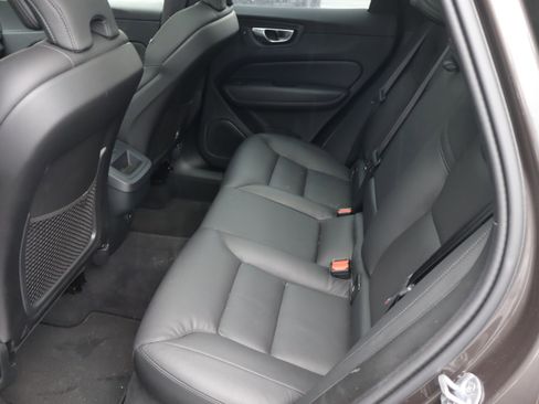 Used 2025 Volvo XC60 B5 Plus image 31