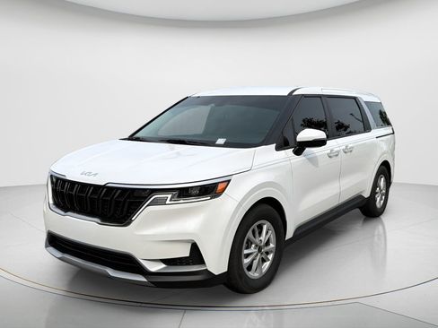 Used 2024 Kia Carnival LX FWD image 1