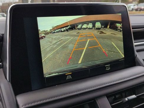 Used 2024 Chevrolet Suburban LT image 19