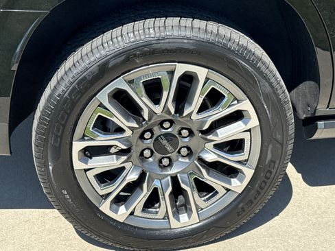 Used 2023 GMC Yukon Denali Ultimate AWD/4WD image 12
