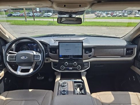Used 2024 Ford Expedition Limited AWD/4WD image 3