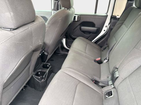 Used 2023 Jeep Gladiator Sport image 14