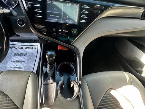 Used 2019 Toyota Camry SE w/ Convenience Package image 3
