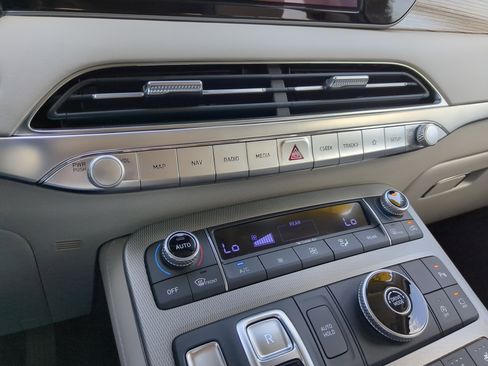 Used 2022 Hyundai Palisade Calligraphy image 25