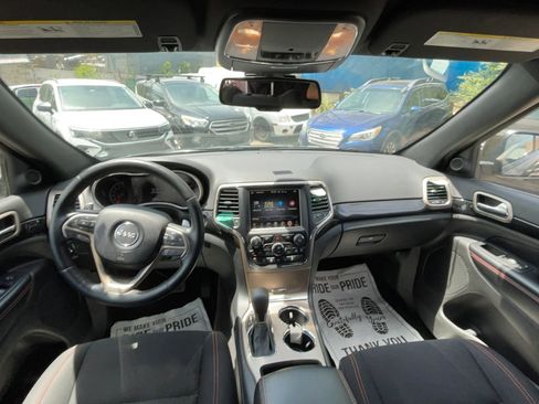 Used 2016 Jeep Grand Cherokee Laredo 75th Anniversary AWD/4WD image 9