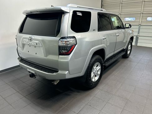 Used 2014 Toyota 4Runner SR5 AWD/4WD image 3
