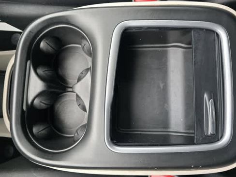 Used 2024 Chrysler Pacifica Touring-L FWD image 29