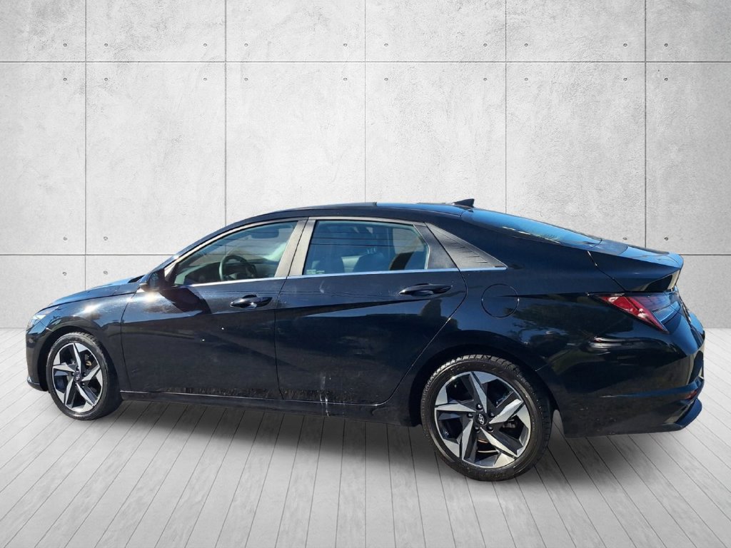 Used 2022 Hyundai Elantra Limited w/ Cargo Package FWD image 7