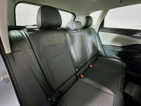 Used 2025 Volkswagen Taos SE w/ Panoramic Sunroof Package image 25