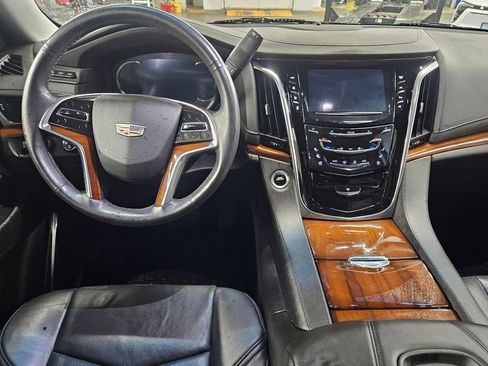 Used 2018 Cadillac Escalade Premium Luxury image 25