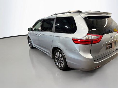 Used 2020 Toyota Sienna XLE AWD/4WD image 9