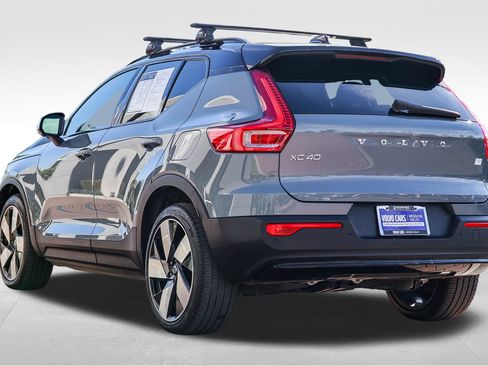 Used 2023 Volvo XC40 Recharge Plus image 5