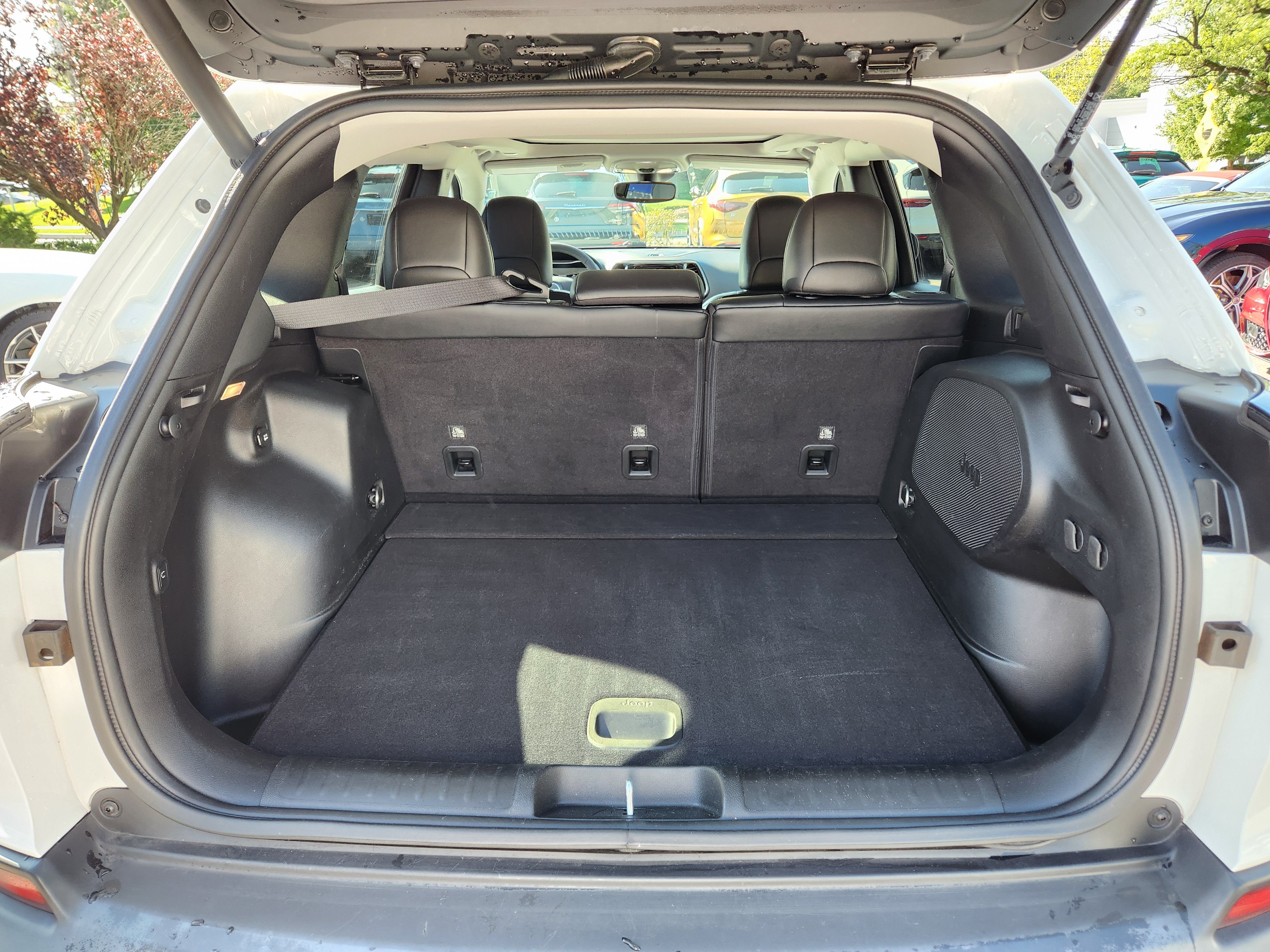 Used 2022 Jeep Cherokee Limited w/ Mopar Interior Package AWD/4WD image 8