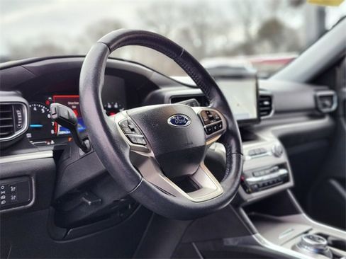 Certified 2022 Ford Explorer XLT w/ Equipment Group 202A image 20