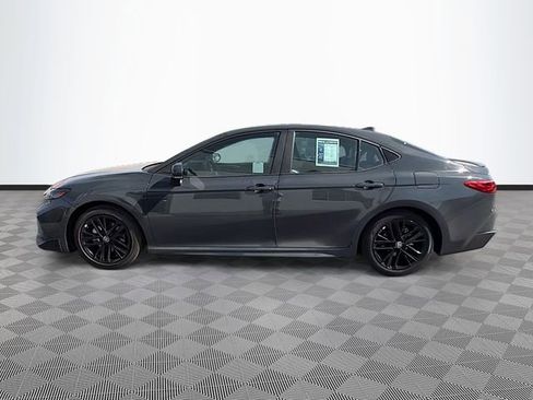 Used 2025 Toyota Camry SE FWD image 4