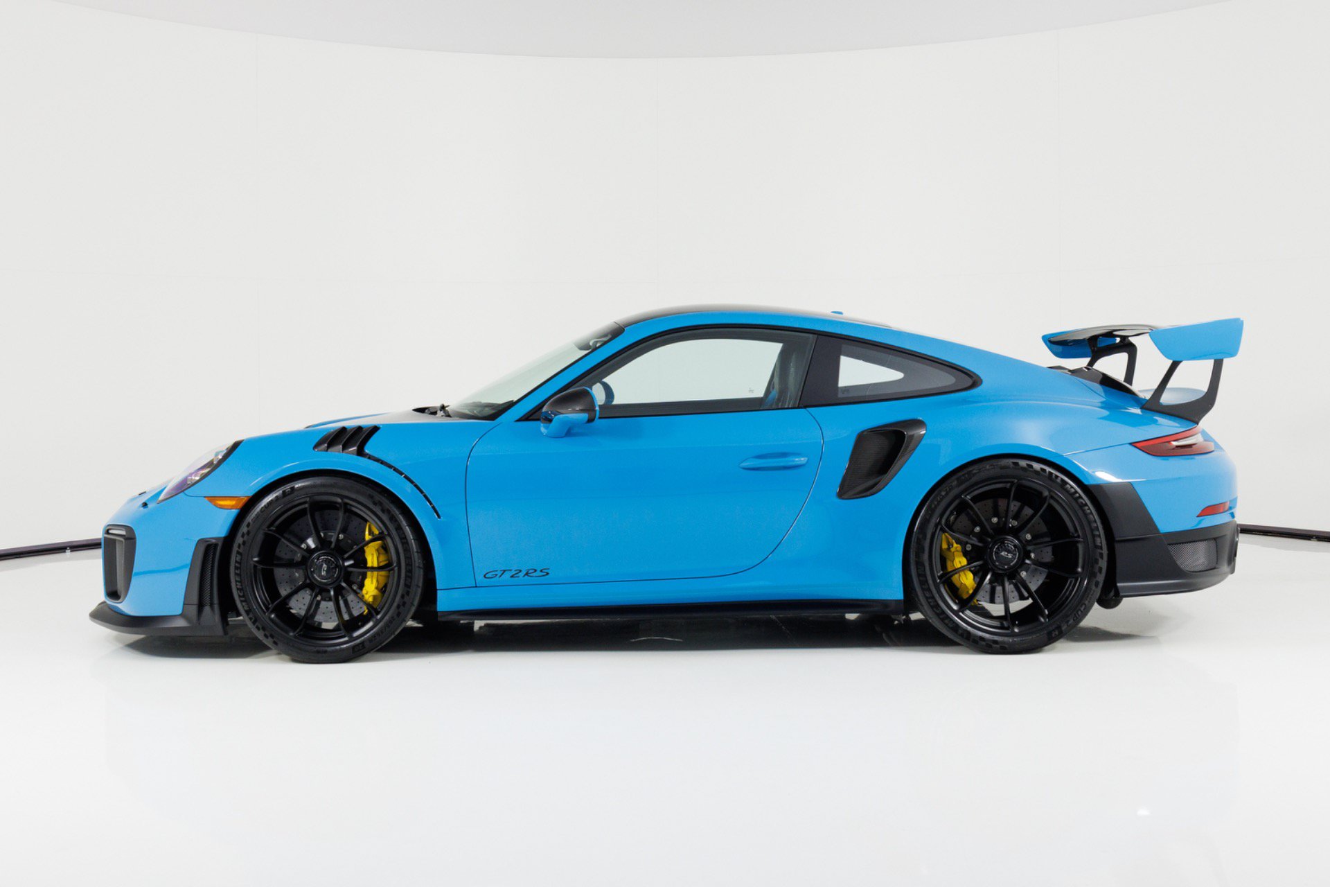 Used 2019 Porsche 911 GT2 RS RWD image 6