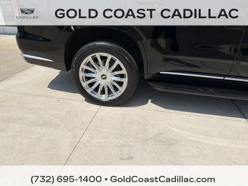 Used 2023 Cadillac Escalade Premium Luxury AWD/4WD image 6